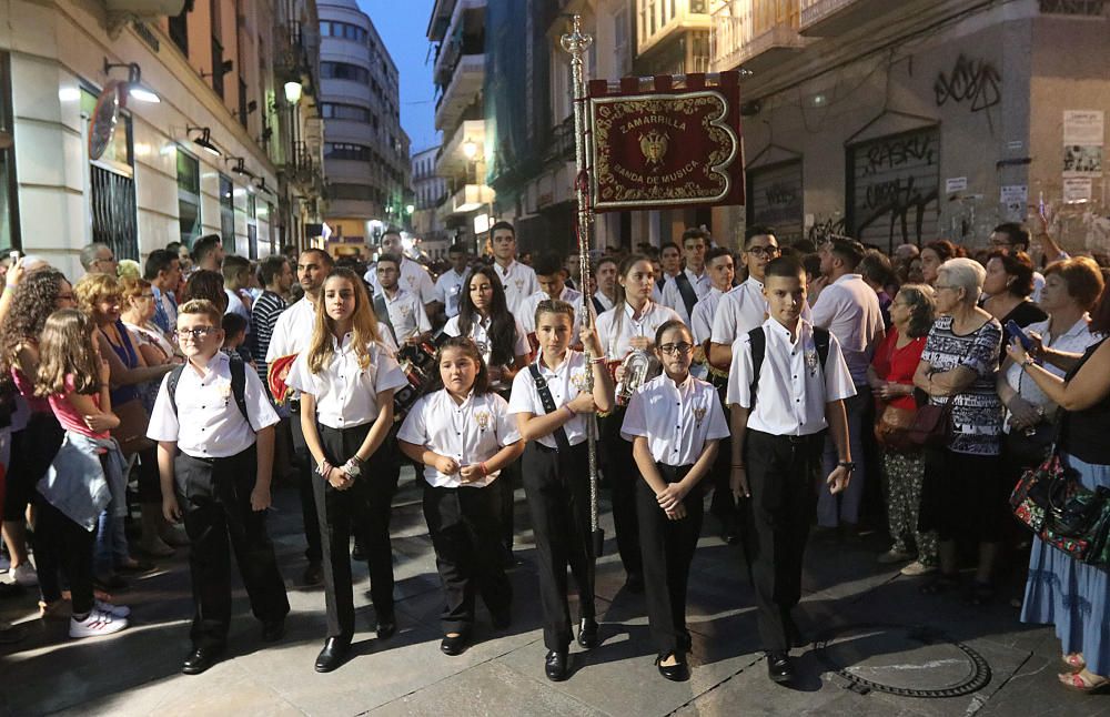 La imagen del Señor es trasladada en unas andas acompañado de la Banda de Zamarrilla, de cara a la procesión extraordinaria de este sábado