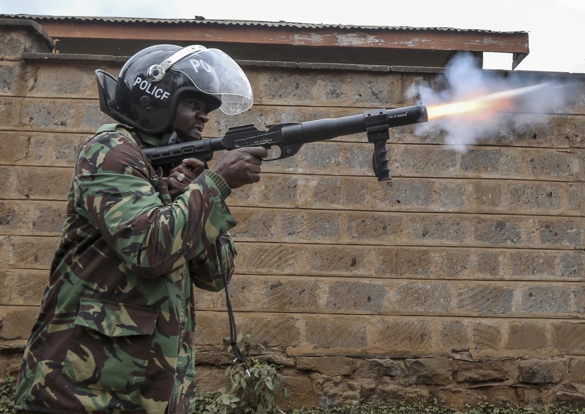 Simpatizantes de la coalición opositora Azimio durante nuevas protestas en Nairobi, Kenia.