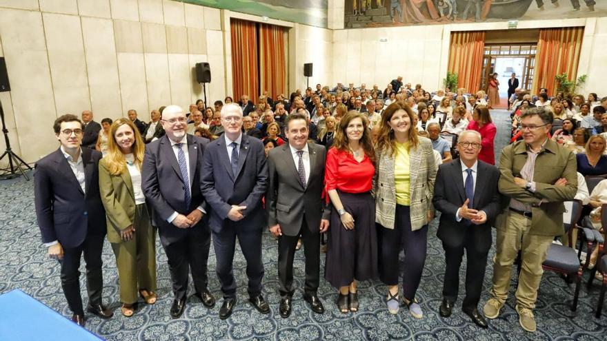 Toda una vida dedicada a otras: emotivo homenaje a un centenar de médicos que se jubilan este año