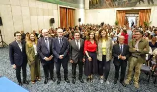 Toda una vida dedicada a otras: emotivo homenaje a un centenar de médicos que se jubilan este año