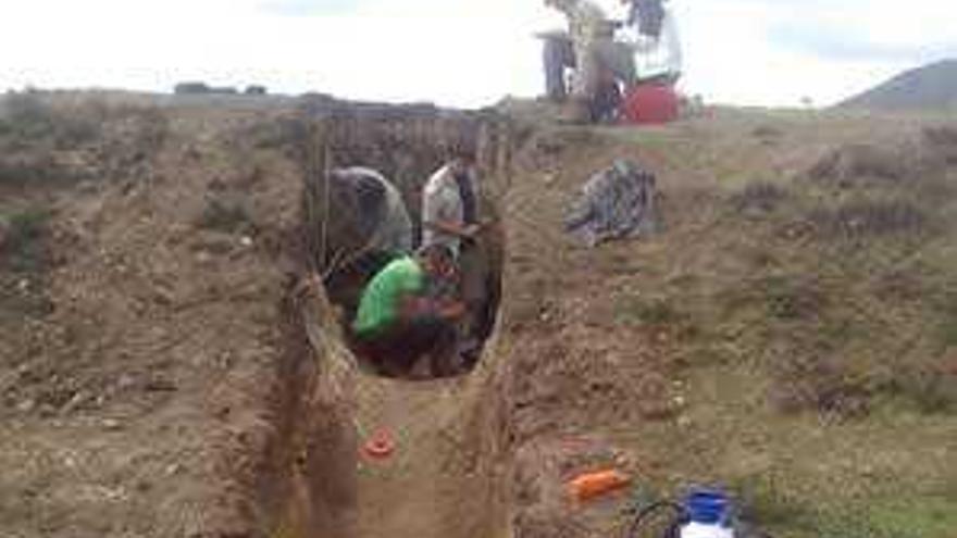 Un grupo de investigadores del CSIC trabajando en los campamentos romanos de Ibias.