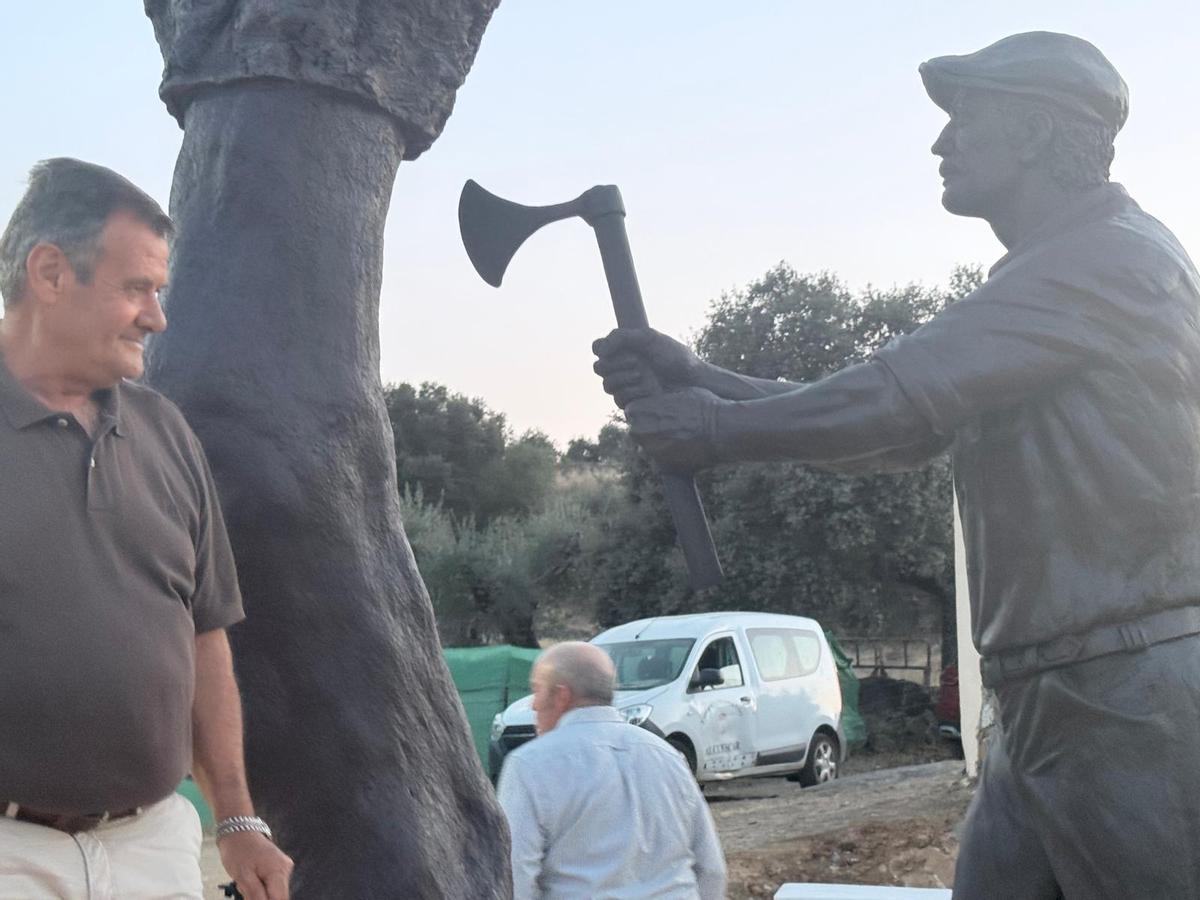 Alcuéscar inaugura el Rincón del Corchero para honrar su legado artesanal y sus generaciones