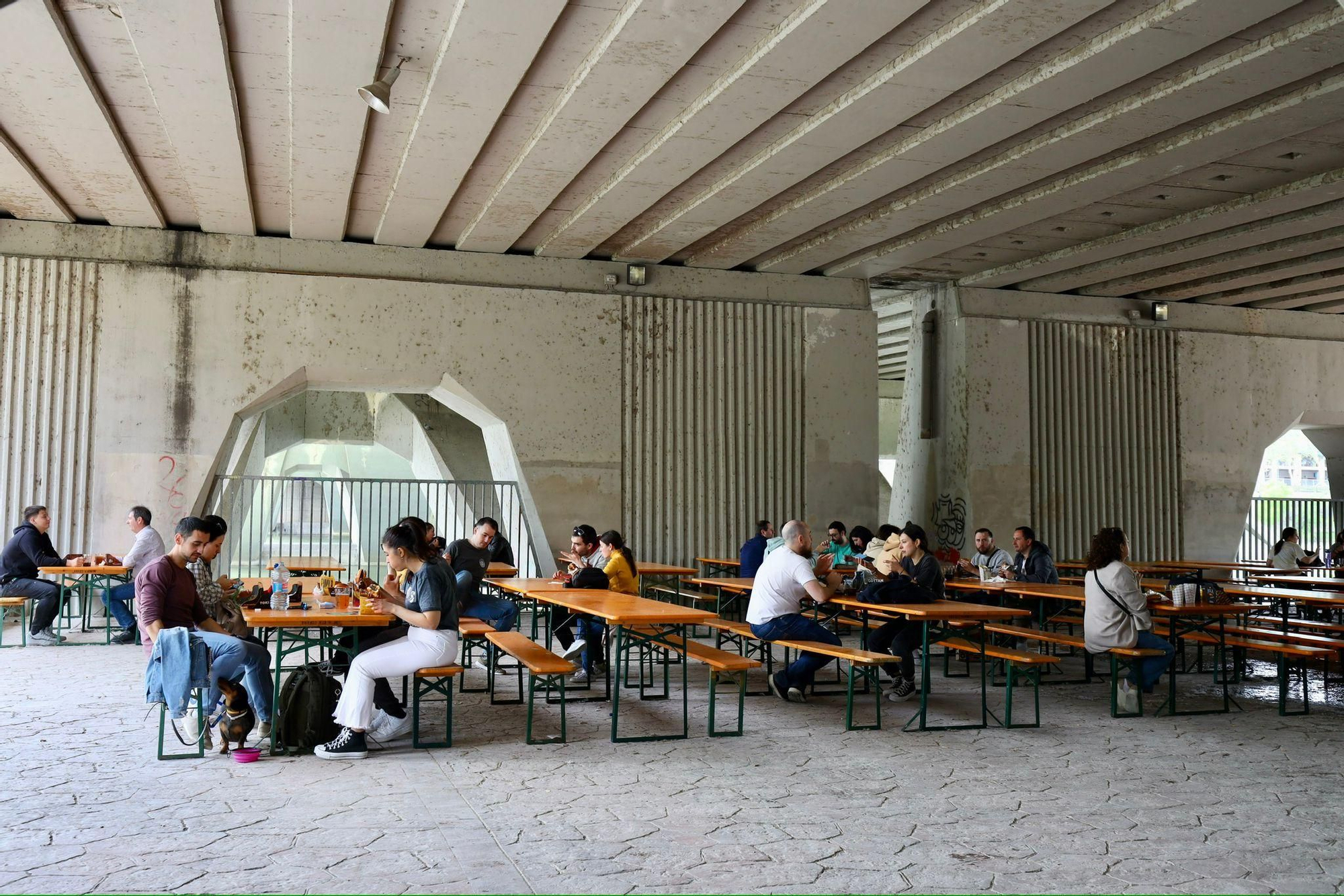 En imágenes | Gran ambiente en The Champions Burger