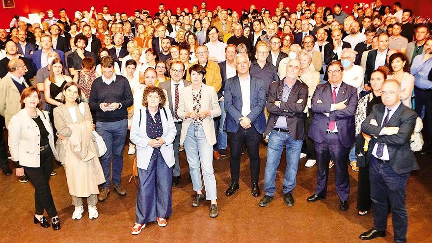 Numerosas autoridades e invitados arroparon ayer a Tórculo con motivo de su cuarenta aniversario. Foto: Fernando Blanco