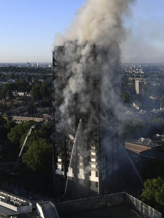 Incendio en un edificio de 24 plantas en Londres