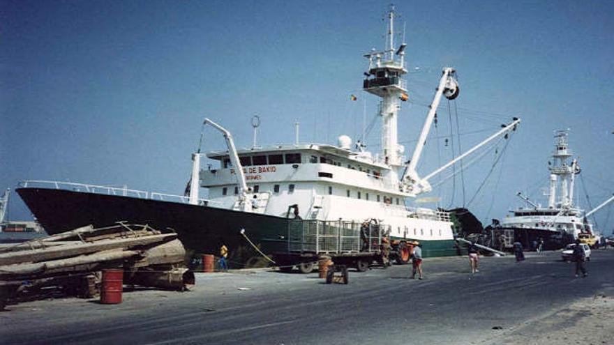 Fotografía del pesquero español &quot;Playa de Bakio&quot; que fue asaltado y secuestrado ayer por un grupo de piratas a 250 millas de la costa de Somalia.