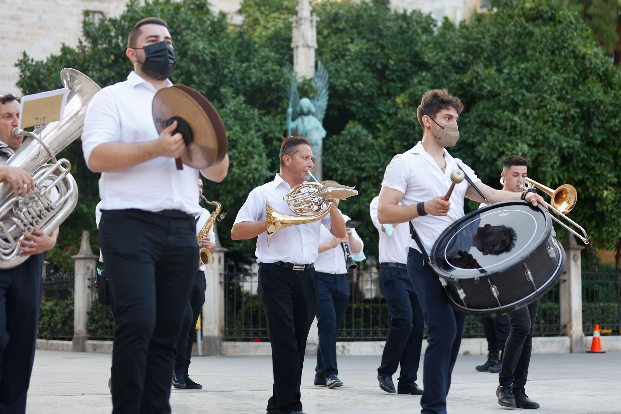 Búscate en el segundo día de Ofrenda por la calle Caballeros (entre las 19.00 y las 20.00 horas)