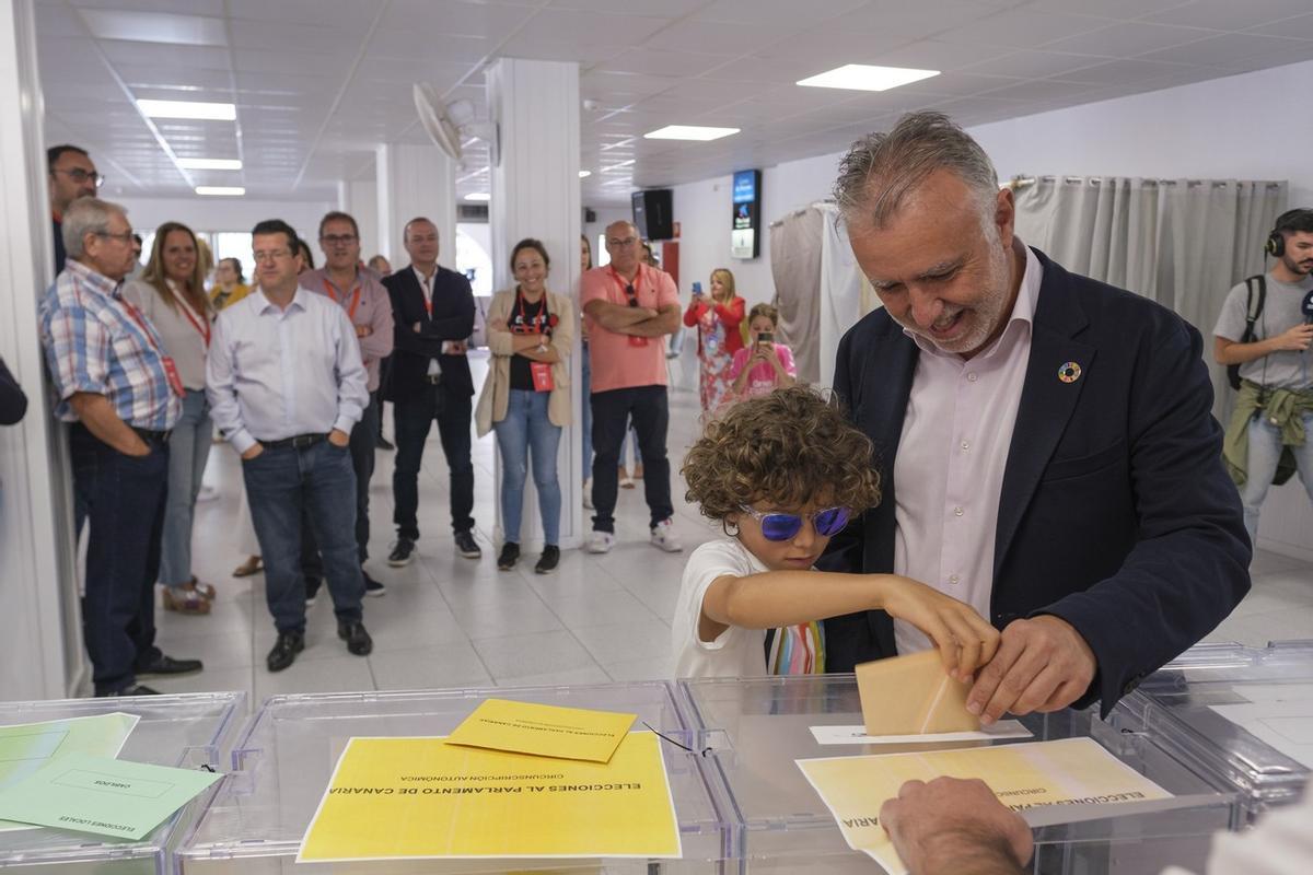 Ángel Víctor Torres pide votar para "disfrutar de la libertad" que supone y para decidir el "futuro de Canarias".