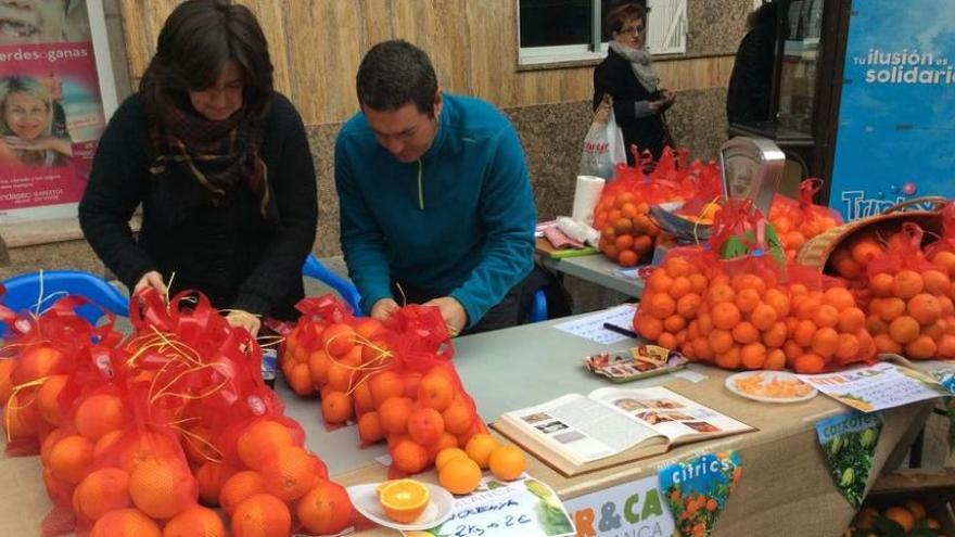 Torreblanca ensalza la naranja y la alcachofa en una feria