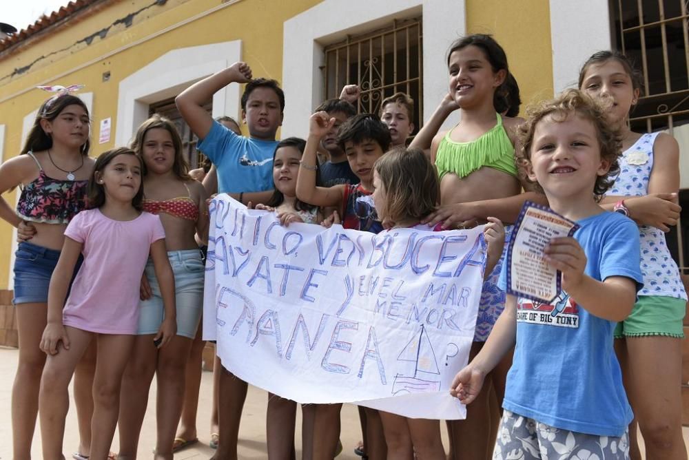Protestas por el estado del Mar Menor en Los Nieto
