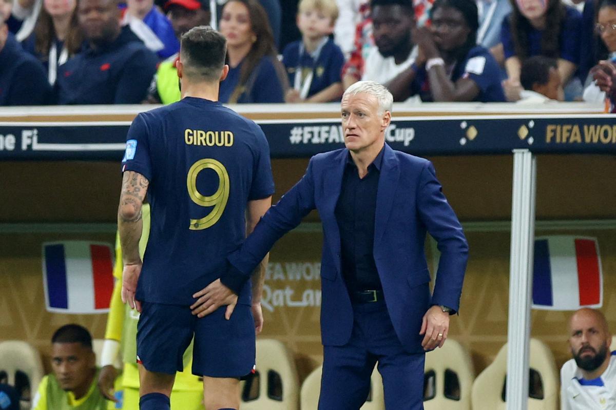 Giroud fue señalado por Deschamps al descanso