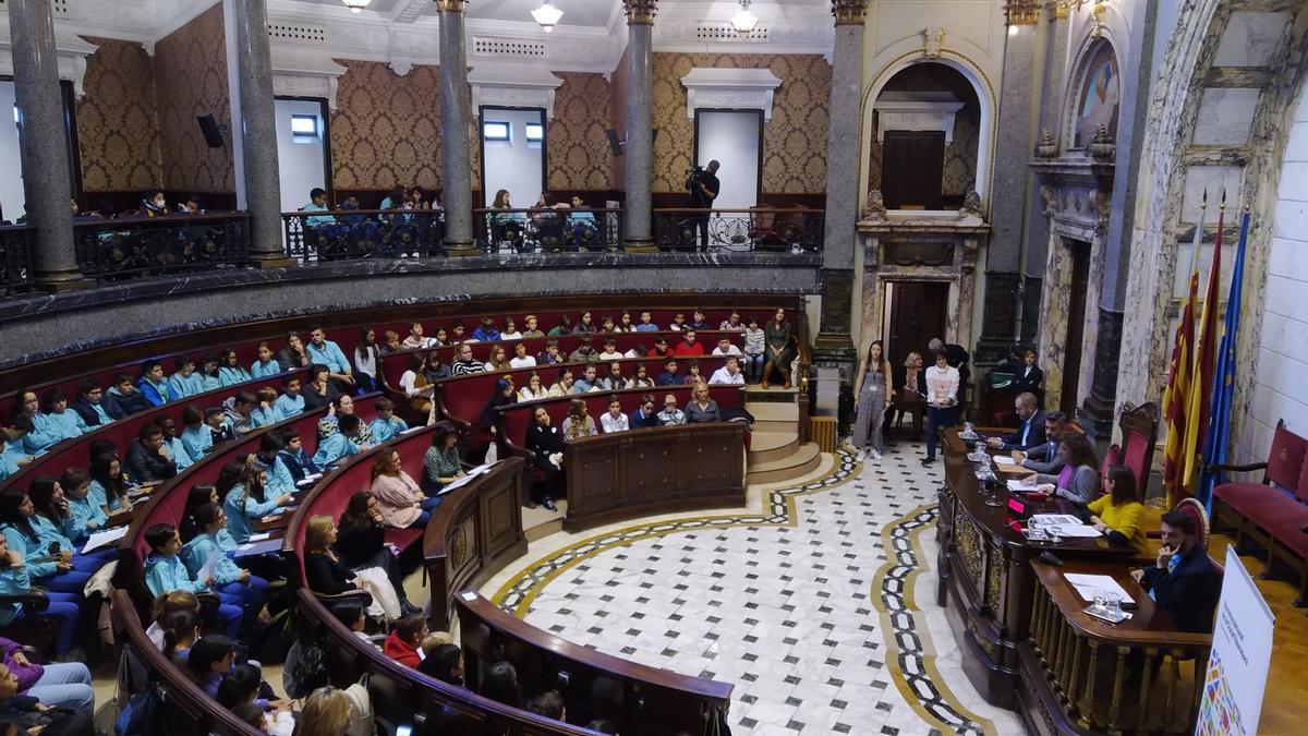 El hemiciclo se llenó de estudiantes