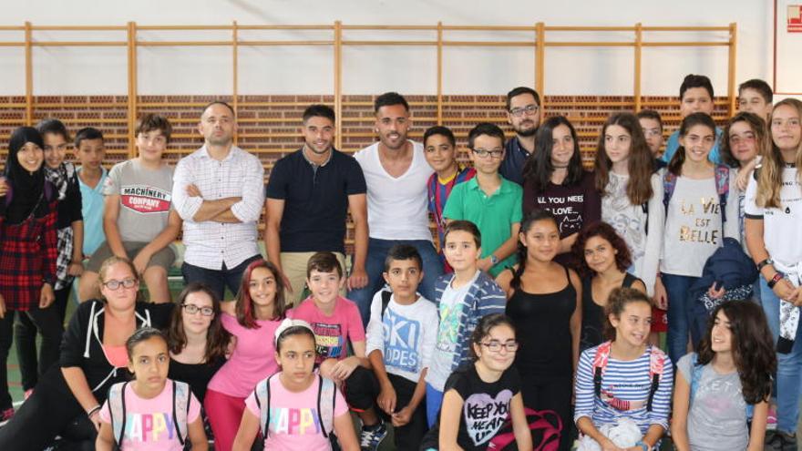 Deseado Flores, Jesús Álvaro, Ayoze y Paco Belmonte, con los alumnos.