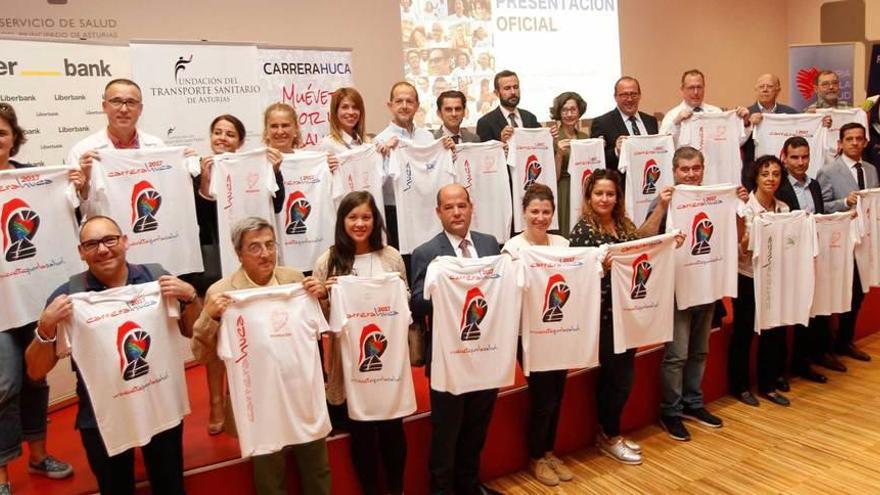 Organizadores, patrocinadores y colaboradores de la prueba, ayer, durante la presentación.