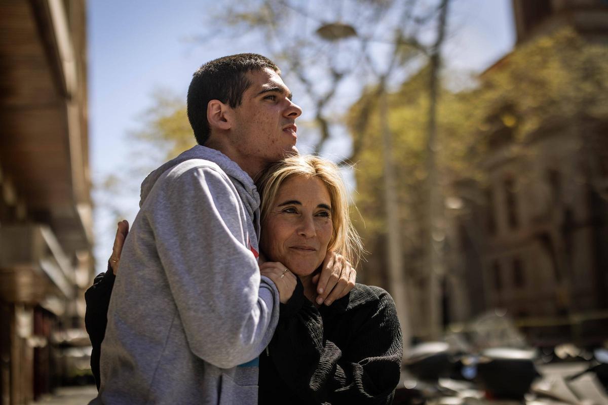 Katty y su hijo Raúl, este jueves en Barcelona.