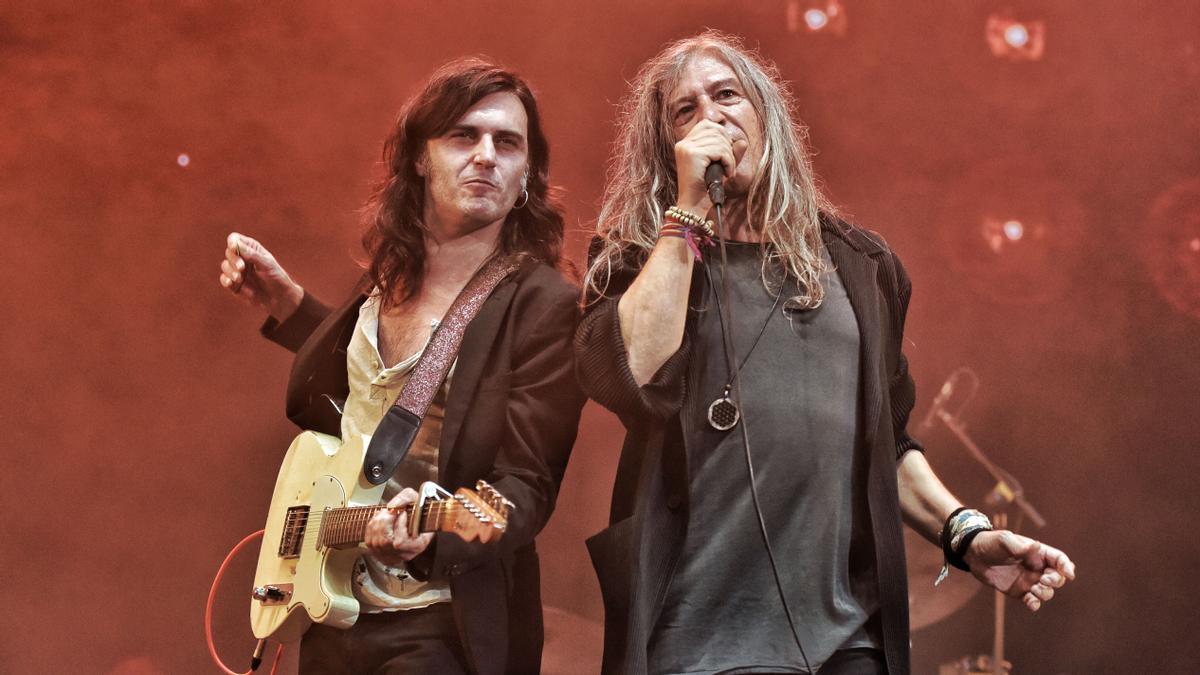 Concierto de Sopa de Cabra en el Palau Sant Jordi. Gerard Quintana con Xarim Aresté.