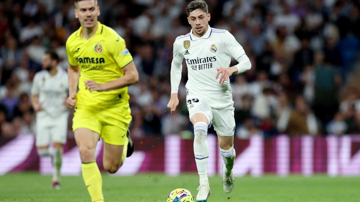 Valverde pelea con Juan Foyth en el Madrid-Villarreal del Bernabéu.