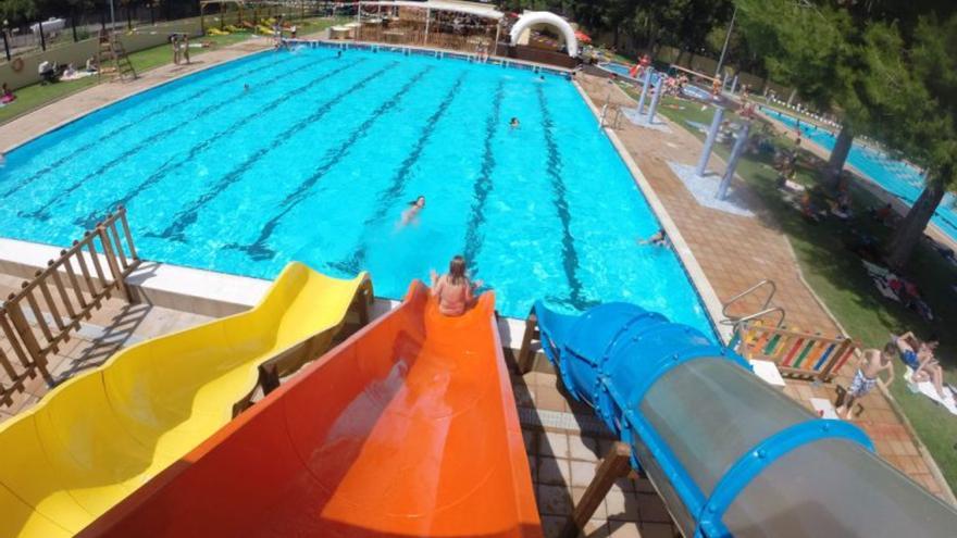 Las piscinas de verano y el deporte en la playa se ponen en marcha con la llegada de junio