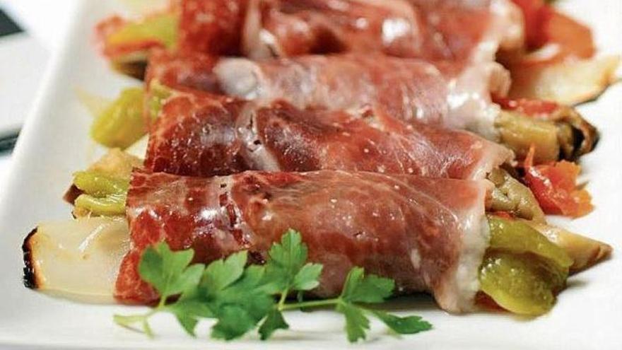 Rollitos de jamón y escalibada