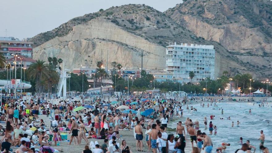 La noche de San Juan vuelve a quedarse sin hogueras en las playas de Alicante