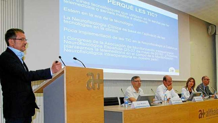 Experts en neurofisiologia debaten sobre les TIC