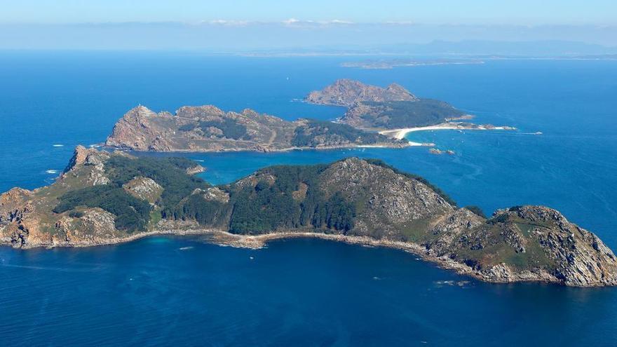 Cuatro heridos en las islas Cíes al caer una rama de grandes dimensiones sobre una tienda de campaña