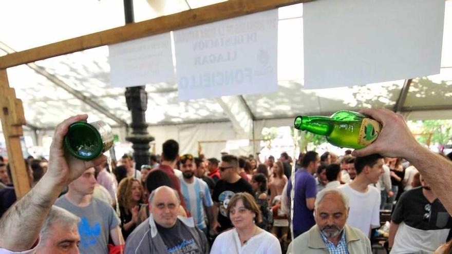 Las jornadas de la sidra que organiza la Sociedad de Festejos y Cultura &quot;San Pedro&quot; en La Felguera.