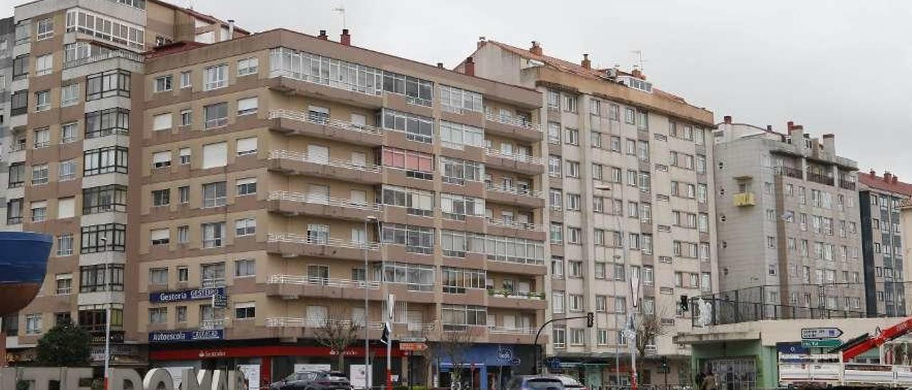 Edificios de Castelao y Martín Echegaray, en Vigo. // Alba Villar