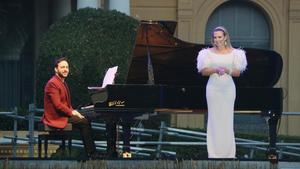 Ainhoa Arteta y el pianista Javier Carmena, durante su presentación en el Fes Pedralbes.