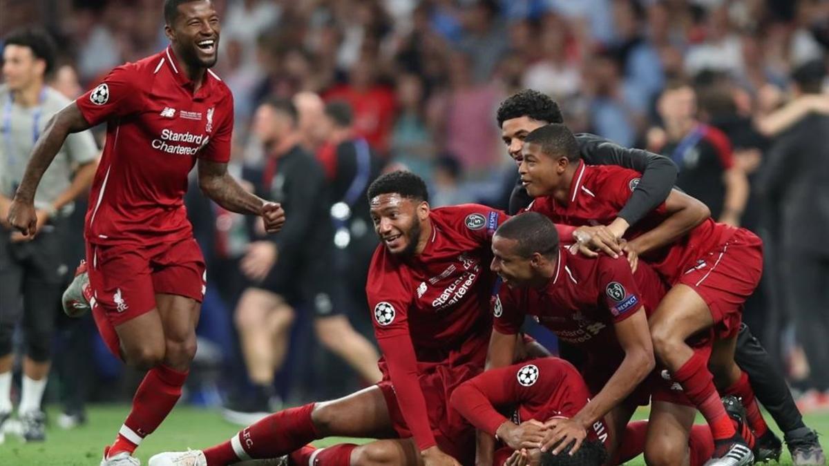 Los jugadores del Liverpool festejan su victoria en la final de Madrid.