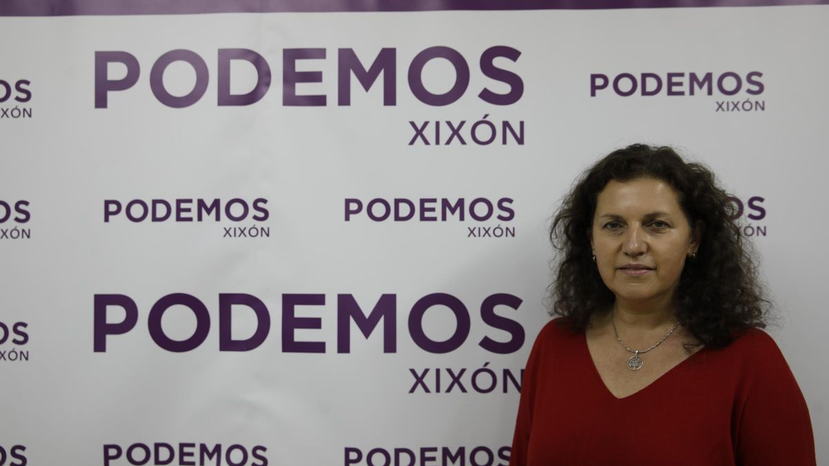 Alejandra Tejón, nueva líder de Podemos Xixón, ayer, en la sede del partido, en la calle Mieres.