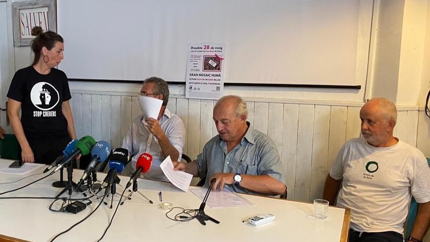 La presidenta del GOB, Margalida Ramis, el presidente de Palma XXI, Jaume Garau, y el presidente de la Federación de Asociaciones de Vecinos de Palma, Joan Fortesa.