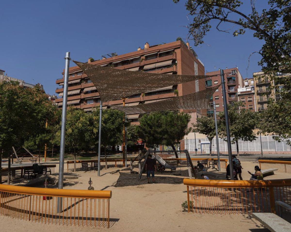 Frenada de l’augment de població a la capital catalana, amb una natalitat ínfima