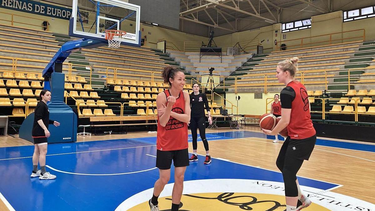 Palau i Reisingerova en primer pla, amb Del Moral i Vasic al fons, durant l&#039;entrenament d&#039;ahir al matí a Salamanca.