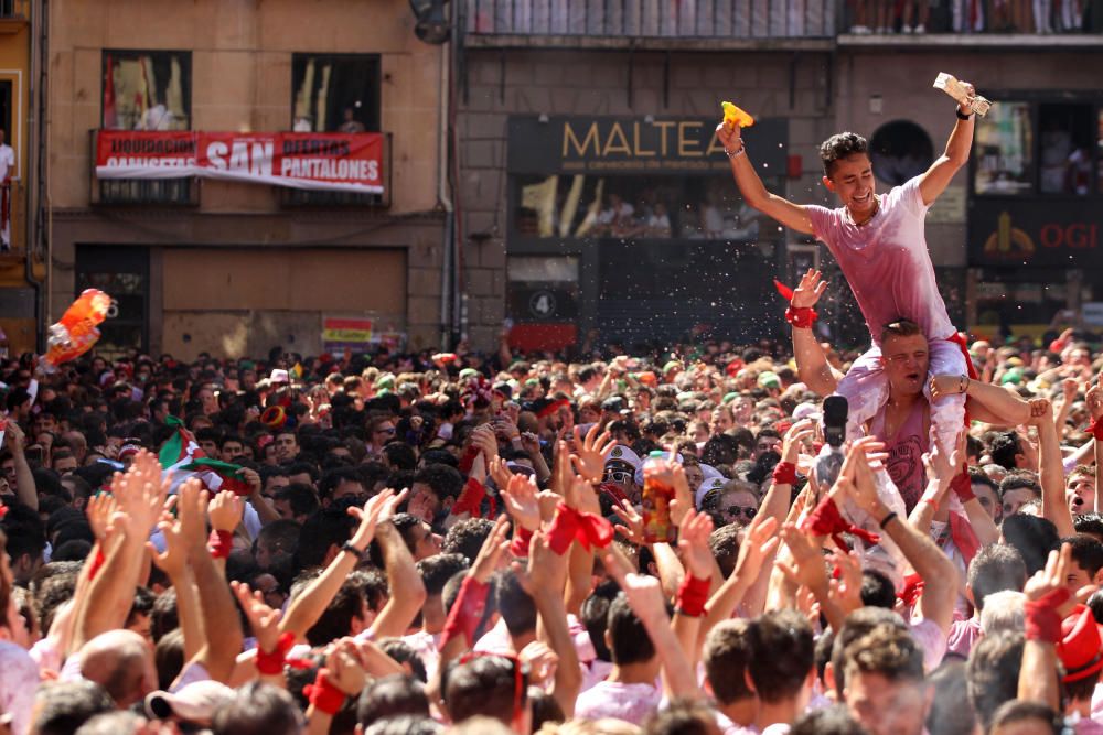 El chupinazo ha dado el pistoletazo de salida a las fiestas de San Fermín en Pamplona.