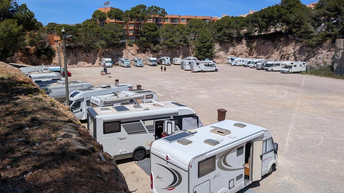 Dutzende Camping-Fans durften am Wochenende ausnahmsweise auf dem Gravera-Parkplatz in Cala Ratjada urlauben.