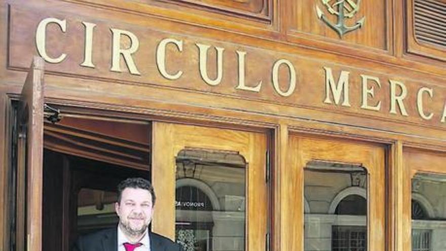 Ignacio Pérez Amoedo, ayer, a la entrada de la sede del Mercantil.