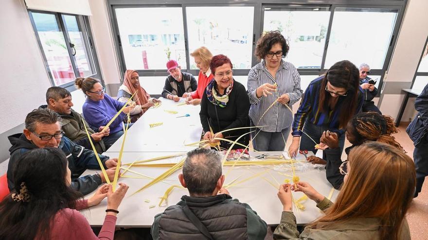 La palma blanca llega a Caritas Elche para recaudar fondos