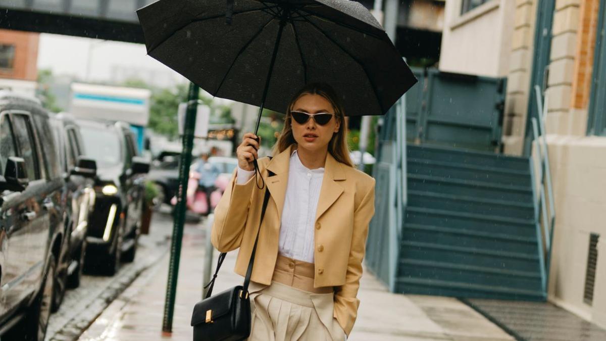 ¿Semana de lluvia? 7 looks infalibles para superarla con matrícula de honor en Moda