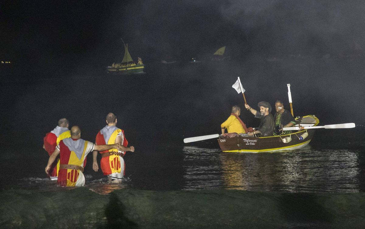 El Desembarco llena de épica la costa de La Vila