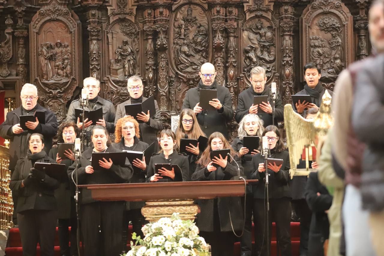 El obispo de Córdoba preside en la Catedral el Jubileo de las Cofradías