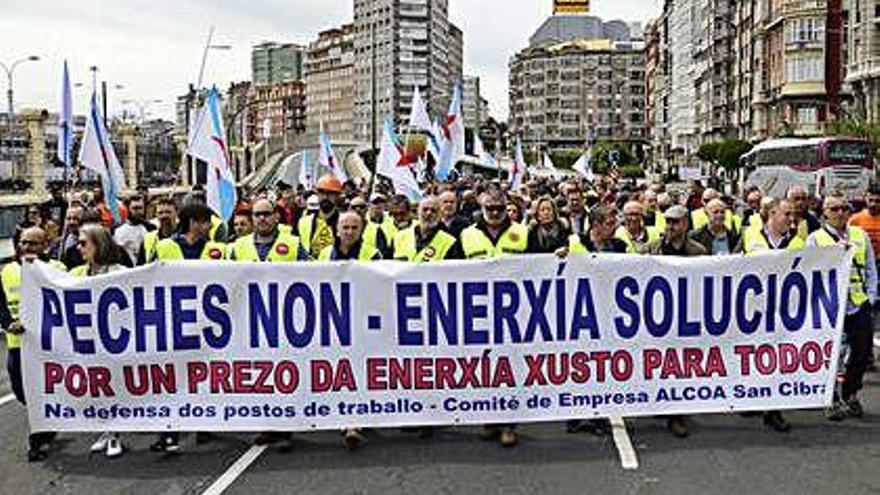 La plantilla de Alcoa San Cibrao en una protesta en A Coruña.