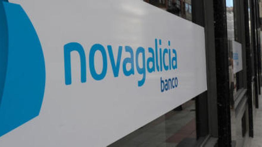 Fachada de la oficina principal de Novagalicia Banco en A Coruña, en la calle San Andrés. / Víctor Echave