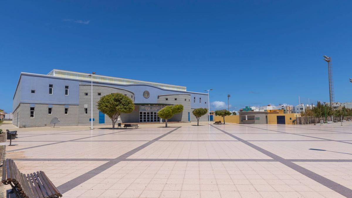 Polideportivo de playa de Arinaga que será ampliado con un gimnasio y tendrá mejoras.