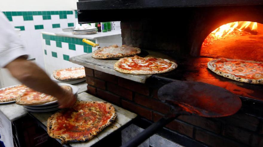 Pizzas en un restaurante de Nápoles.