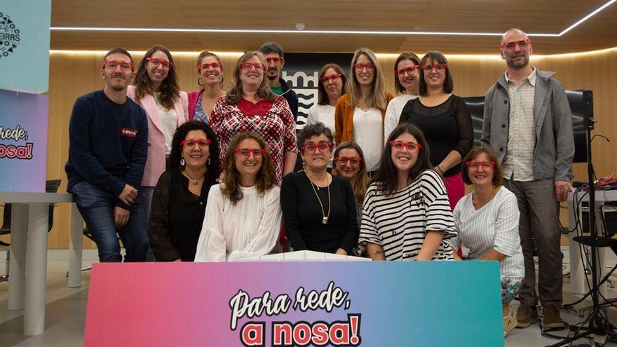 Autoridades e técnicas na presentación en Pontevedra do prazo para optar a Youtubeiras. Foto. CDA