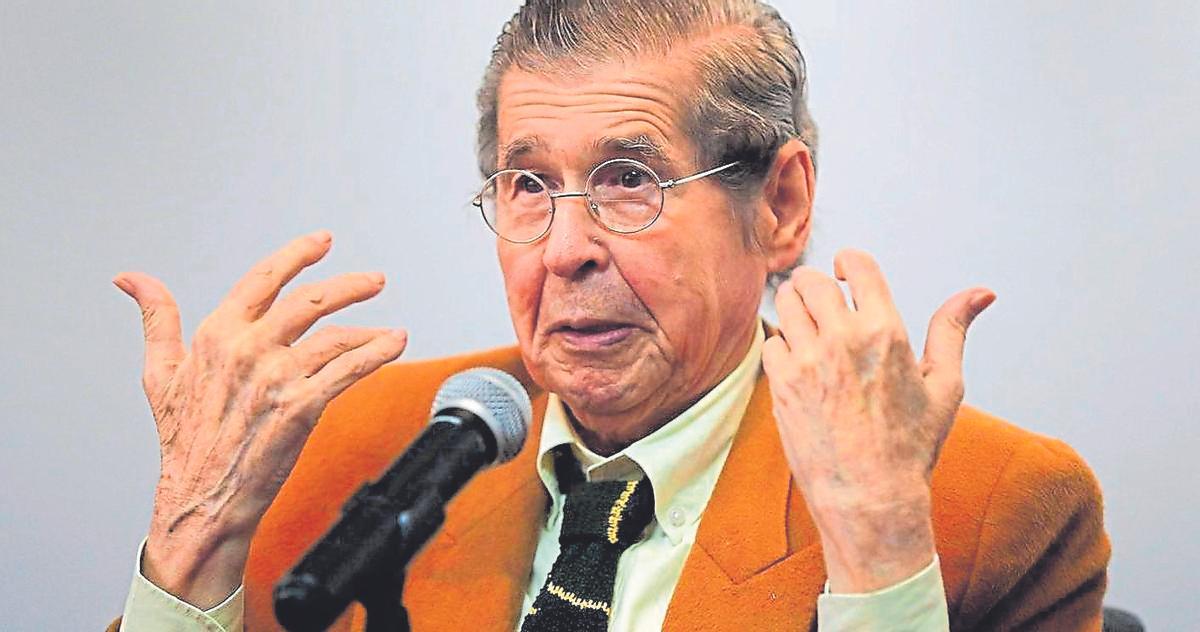 El escritor peruano Alfredo Bryce Echenique.