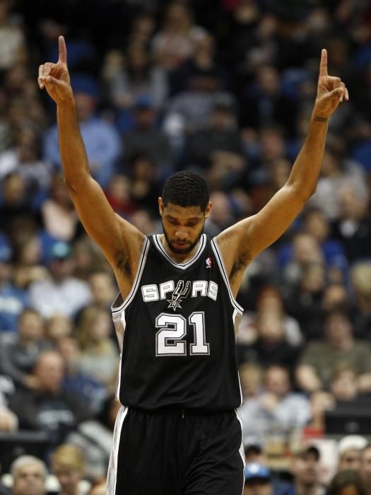 Tim Duncan, jugador de baloncesto de San Antonio Spurs, ha anunciado su retirada a través de la página web oficial de su equipo de la NBA, al que abandona tras 19 temporadas.