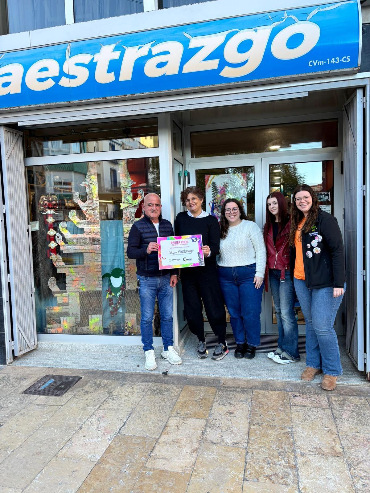 Viajes Maestrazgo ha ganado el primer premio del concurso de escaparates del Carnaval.