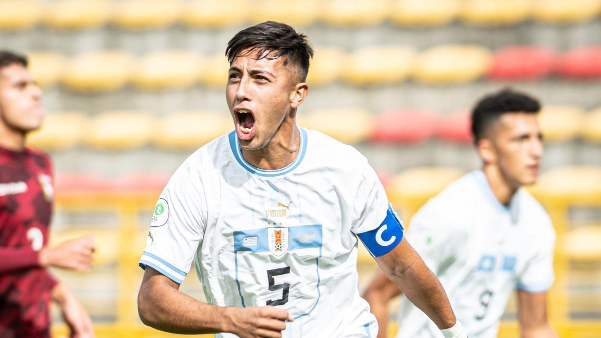 Fabricio Díaz celebra un gol con la Sub-20 de Uruguay